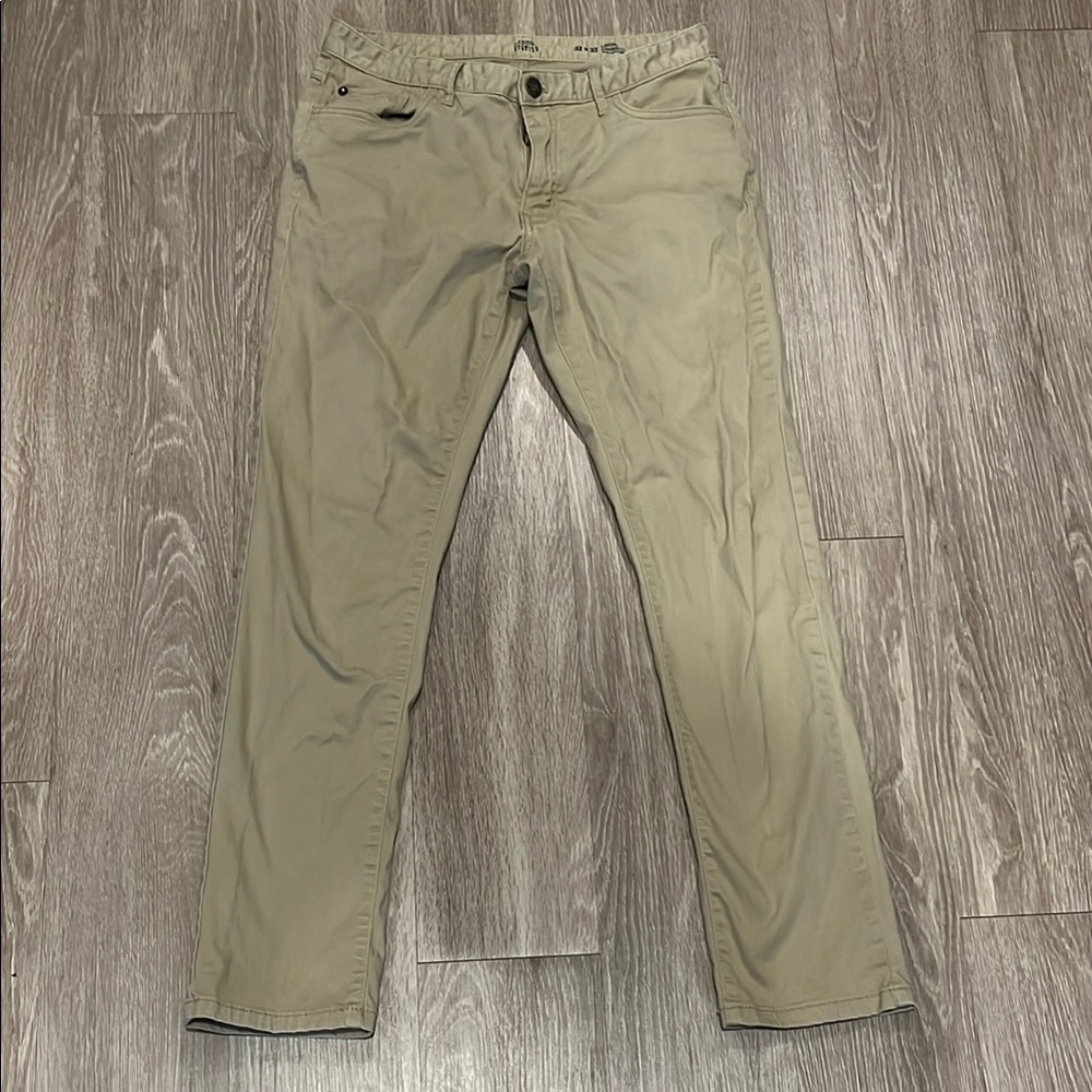 Izod Men's Khaki Straight Fit Chinos - Light Tan